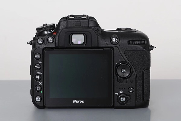 sell Nikon D7500